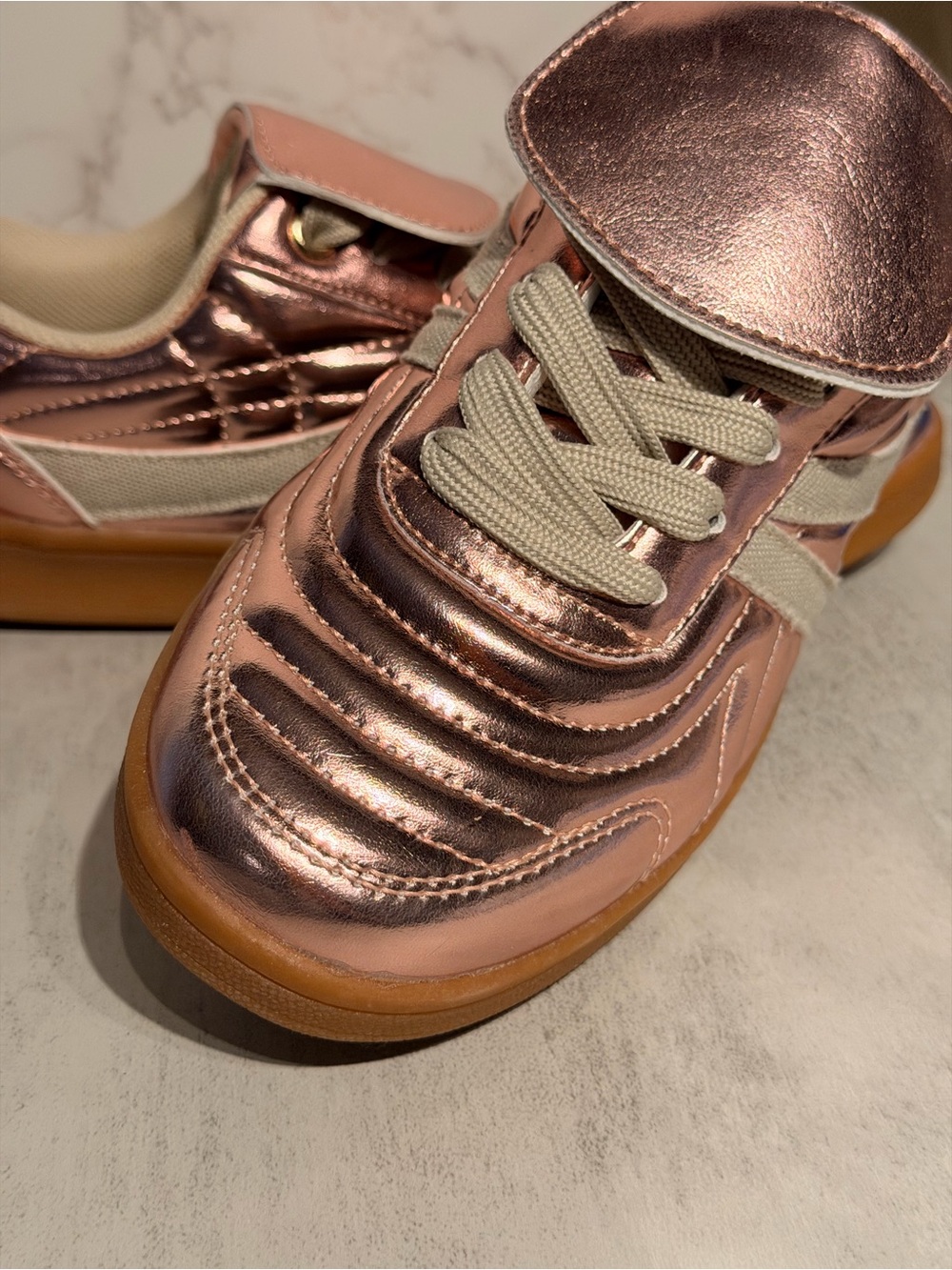 New never worn! STEVE MADDEN MADRID Metallic PINK Sneakers Womens size 6.5